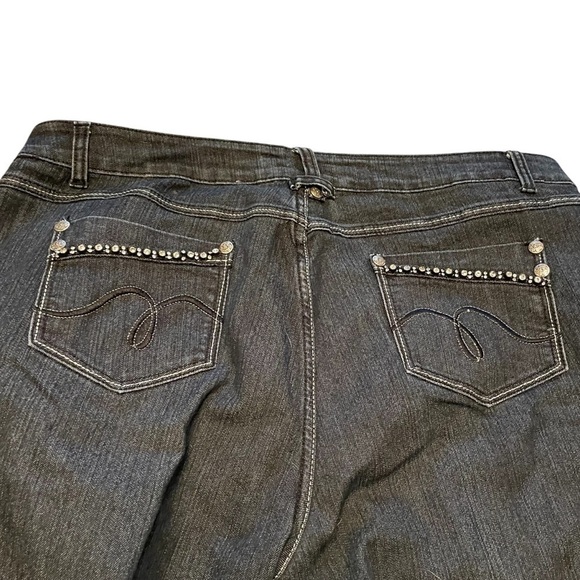 Roadrunner Black Denim Capri Pants - Size 16 Bling on all pockets -Silver thread - Picture 8 of 12